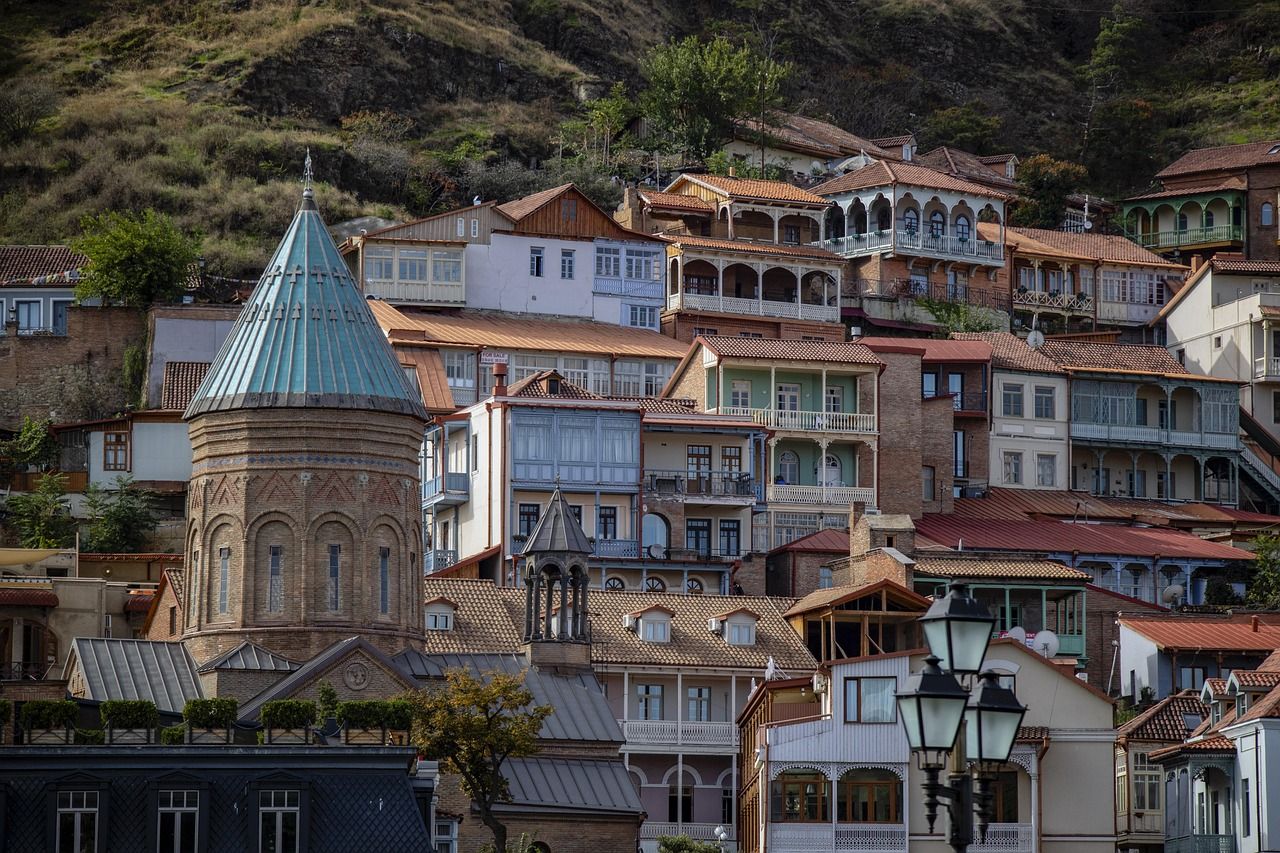aktuelle reisebeschränkungen für georgien: informieren sie sich über einreisebestimmungen, quarantänepflichten und erforderliche dokumente für ihre reise nach georgien.