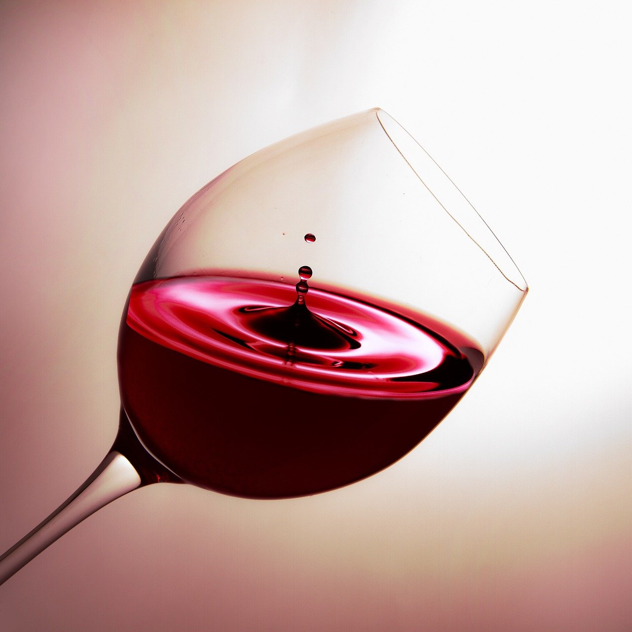 entdecken sie die kunst der weinpaarung und lernen sie, wie man die perfekten weine zu verschiedenen gerichten auswählt, um das kulinarische erlebnis zu vervollständigen.