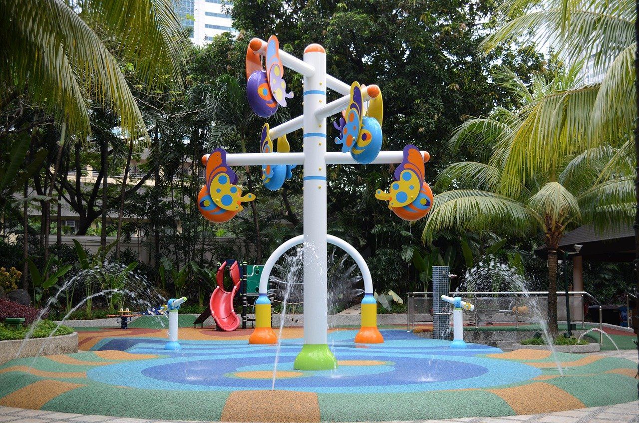 entdecken sie unseren aufregenden wasser-spielplatz, wo kinder in spritzigem wasser spaß haben können! ideal für heiße sommertage, bietet er zahlreiche wasseraktivitäten und spielmöglichkeiten für die ganze familie.