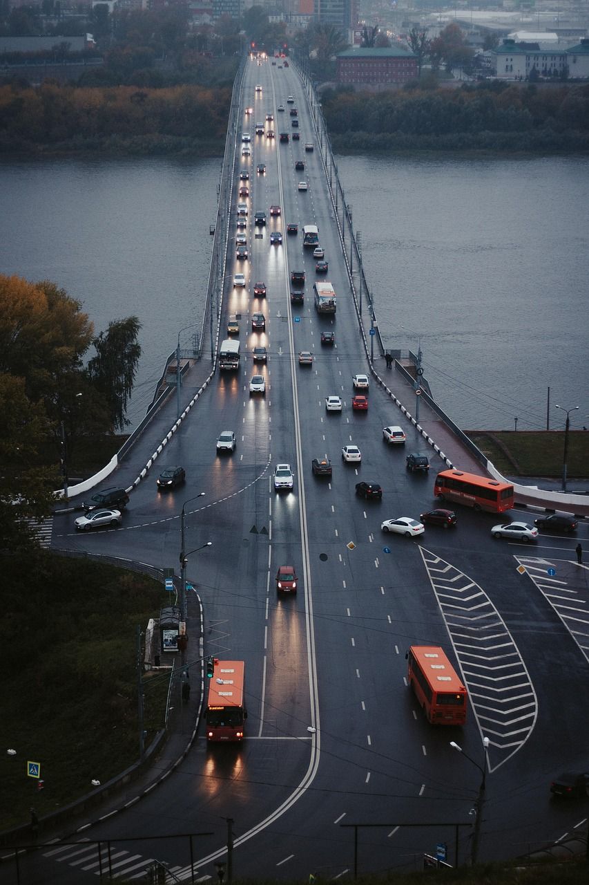 erleben sie den wochenendverkehr auf der autobahn mit aktuellen informationen zu staus und verkehrsfluss für eine sichere und stressfreie fahrt.