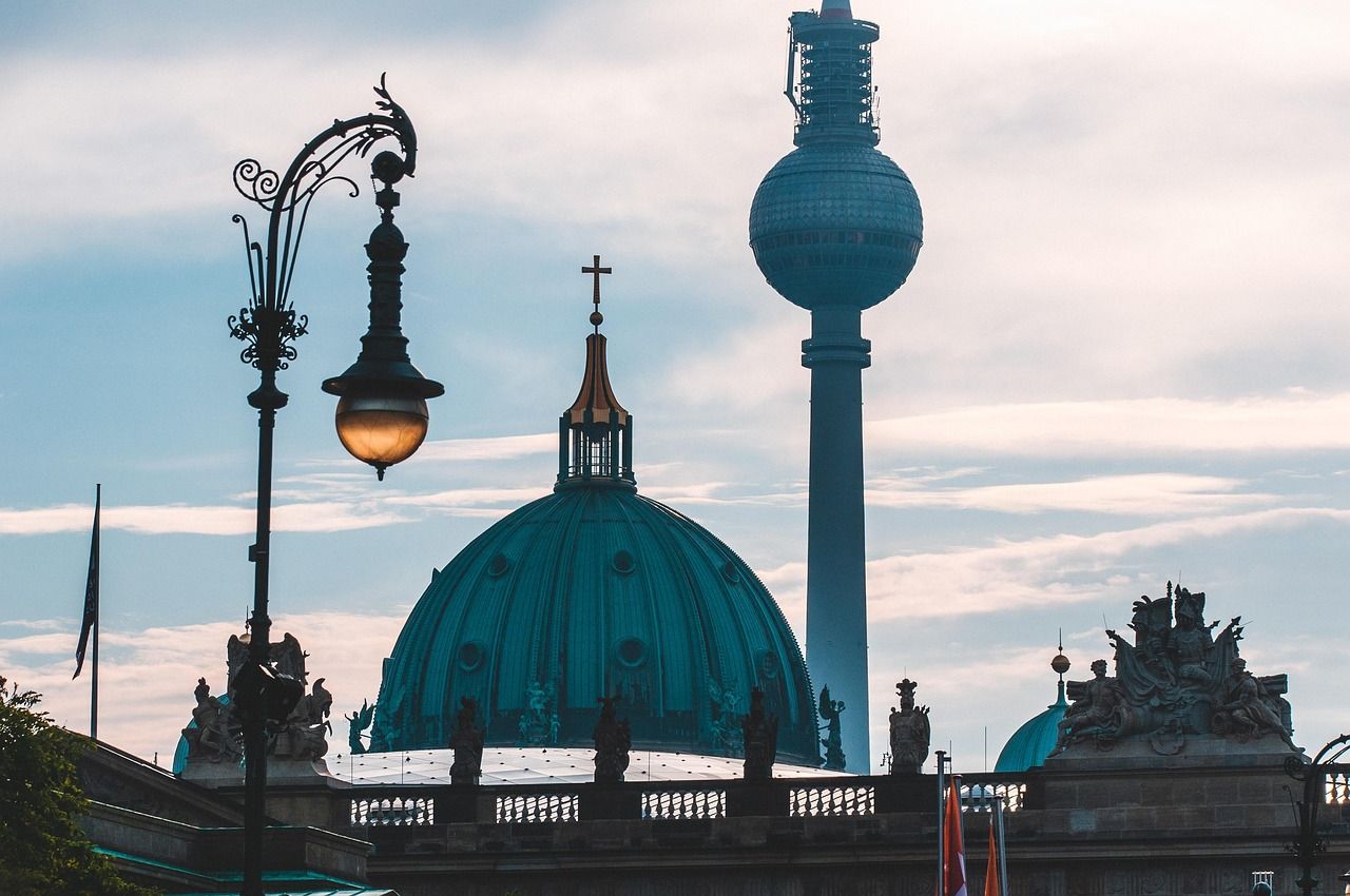 entdecken sie die besten berliner delikatessen: von traditionellen spezialitäten bis hin zu modernen kreationen – ein kulinarisches abenteuer in der hauptstadt wartet auf sie!