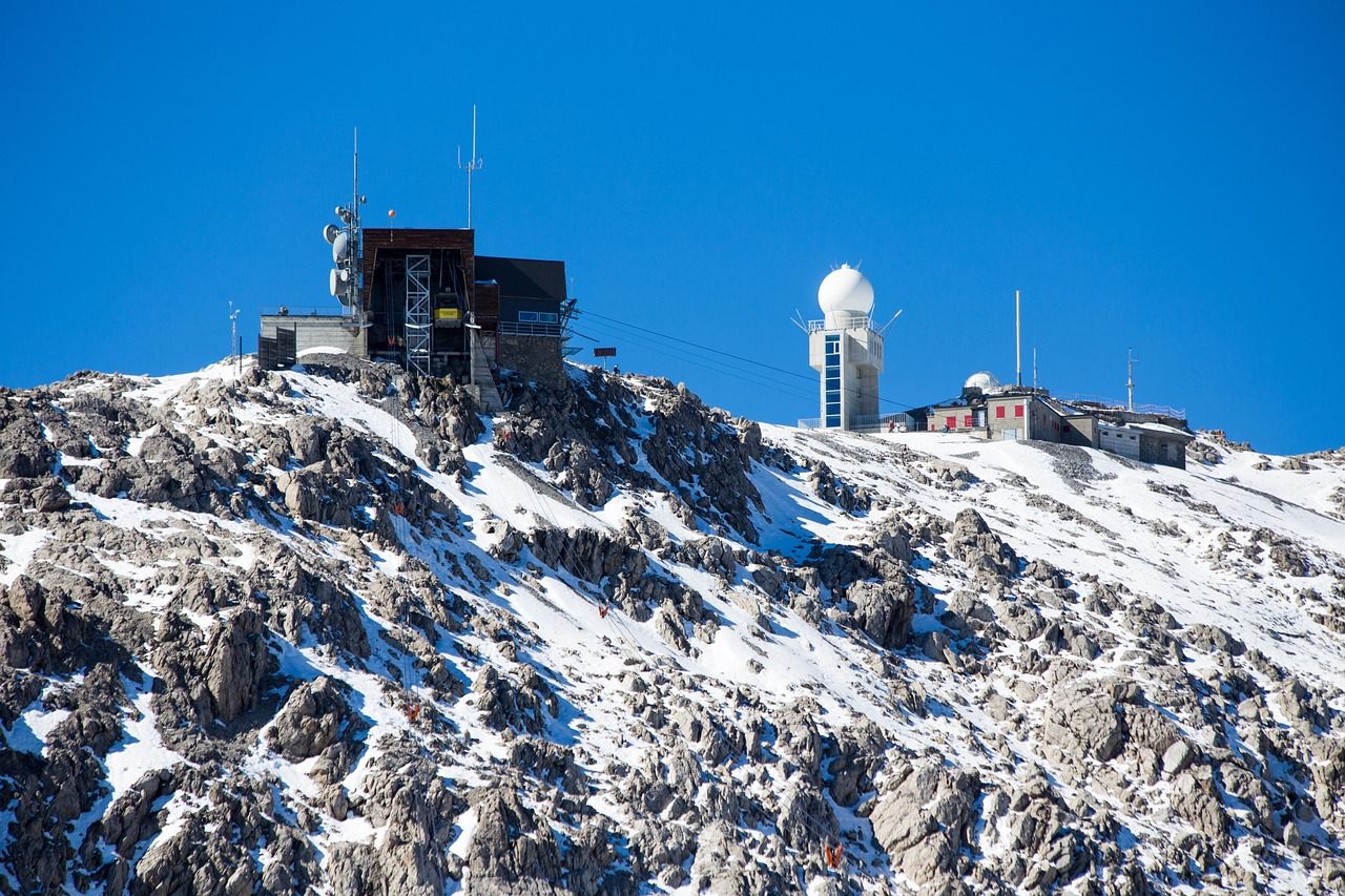 wetterstation: präzise messung von temperatur, luftfeuchtigkeit, windgeschwindigkeit und mehr für zuverlässige wettervorhersagen.