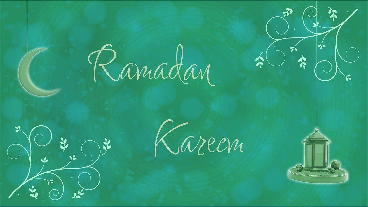 entdecken sie die bedeutung und die traditionen des ramadan. erfahren sie, wie dieser heilige monat das leben von millionen muslime weltweit prägt und welche rituale und bräuche während dieser zeit vollzogen werden.