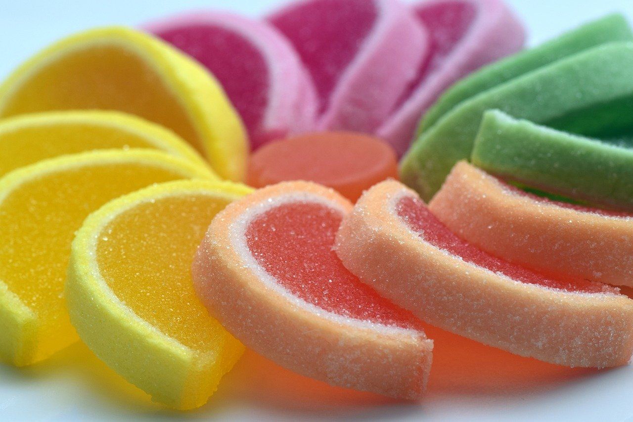 entdecken sie die welt des zuckers: von verschiedenen zuckersorten über ihre anwendung in der küche bis hin zu gesundheitlichen aspekten. lernen sie, wie zucker den geschmack ihrer lieblingsgerichte verbessern kann.
