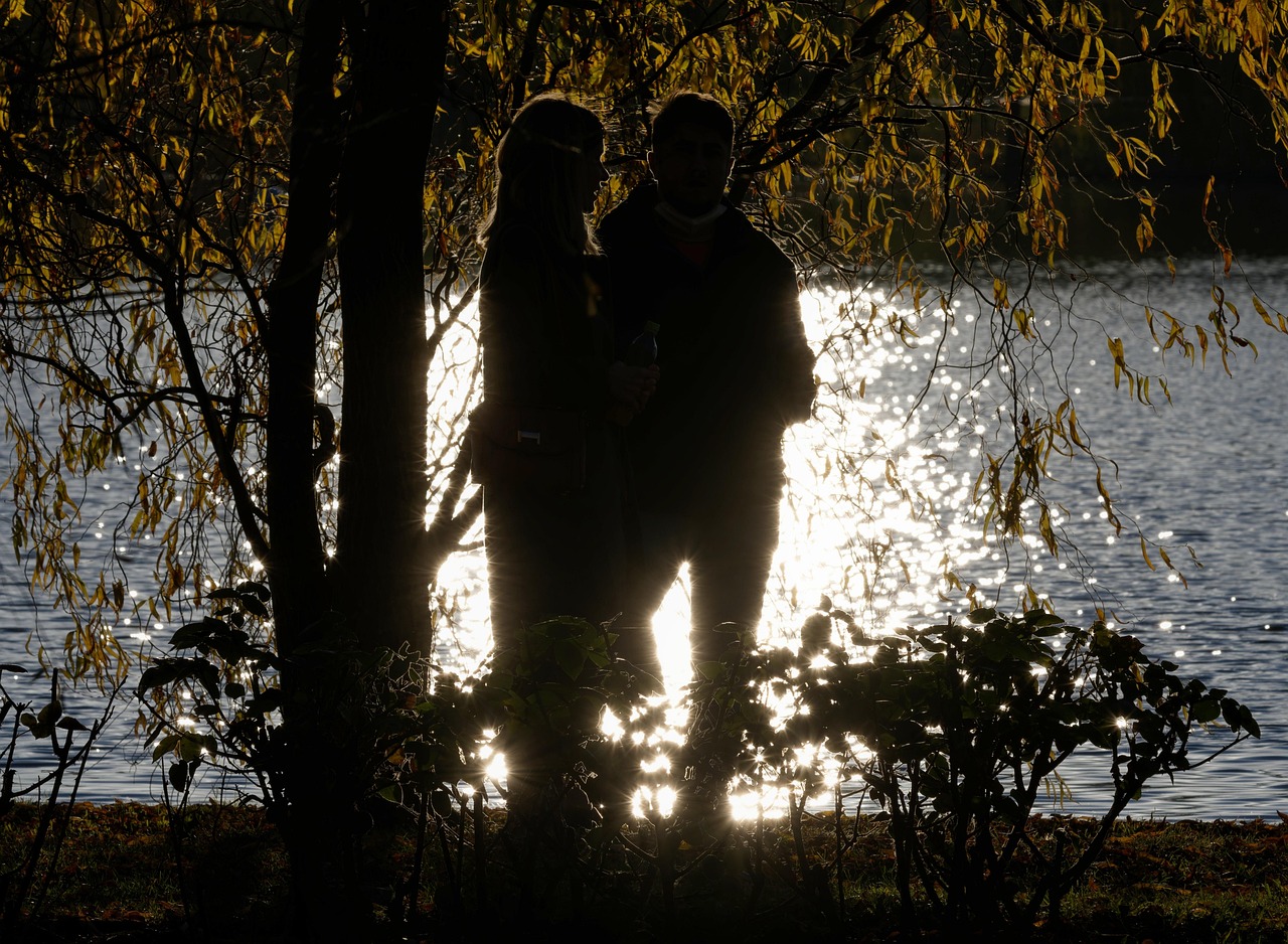 entdecken sie „as you like it“ – eine zeitlose komödie von william shakespeare über liebe, identität und verwandlung im märchenhaften ardennerwald. perfekt für theaterliebhaber und literaturfans!