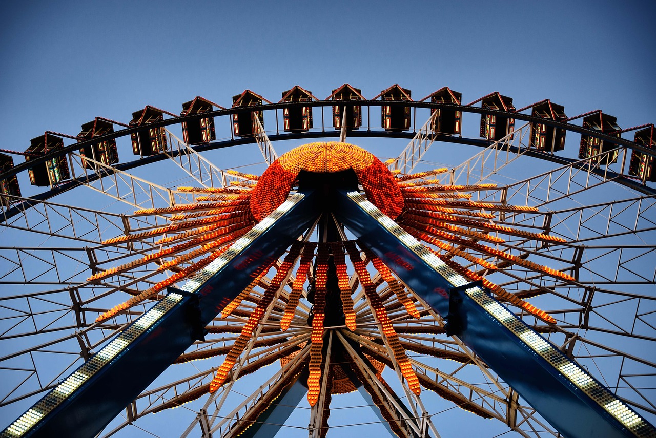 erleben sie die festliche atmosphäre auf dem weihnachtsmarkt mit traditionellen ständen, köstlichem essen und handgefertigten geschenken für die ganze familie.