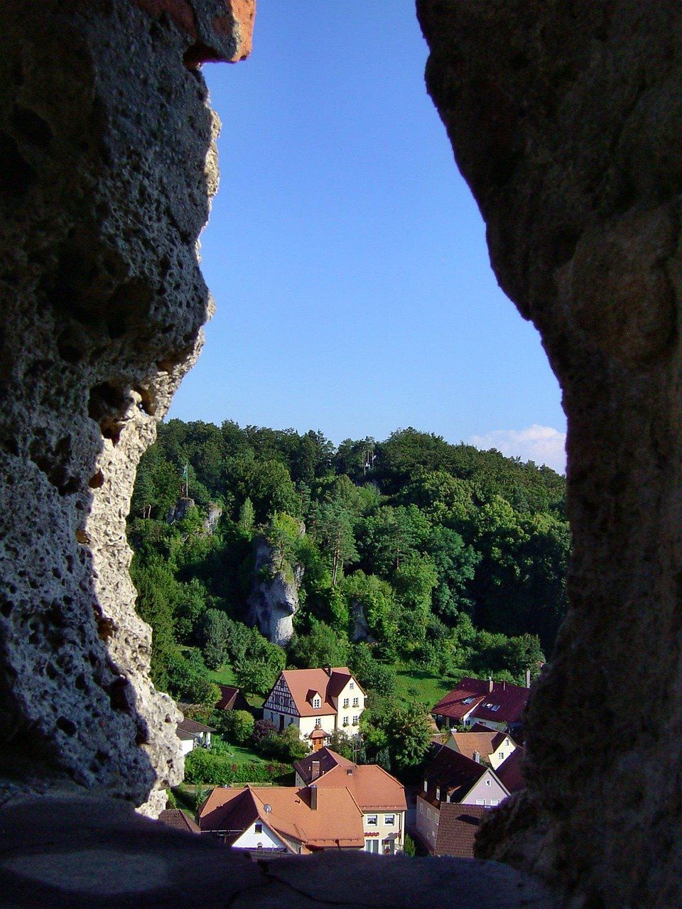 entdecken sie die schönheit und kultur der fränkischen region in deutschland. erleben sie atemberaubende landschaften, traditionsreiche küchen und authentische feste, die das herz dieser einzigartigen region prägen.