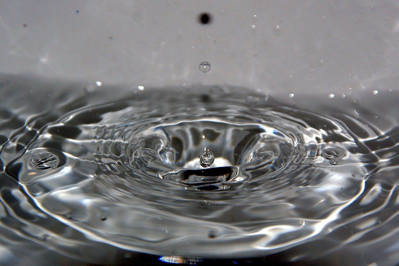 entdecken sie die vorteile von leitungswasser: frisch, kostengünstig und umweltfreundlich. erfahren sie, warum es eine gesunde alternative zu flaschenwasser ist und wie sie ihren wasserkonsum nachhaltig gestalten können.