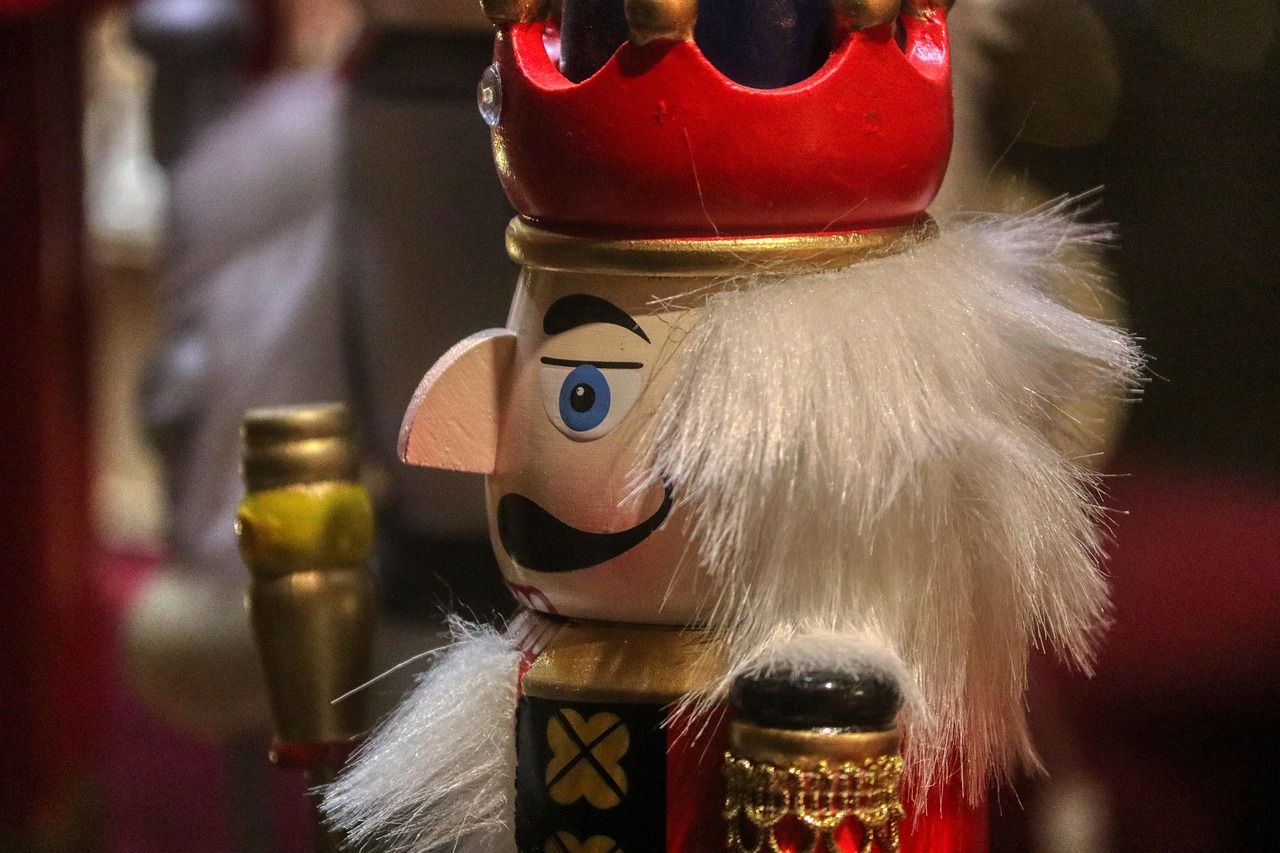 entdecken sie den zauberhaften weihnachtsmarkt mit festlicher stimmung, traditionellen ständen und köstlichen leckereien für die ganze familie.