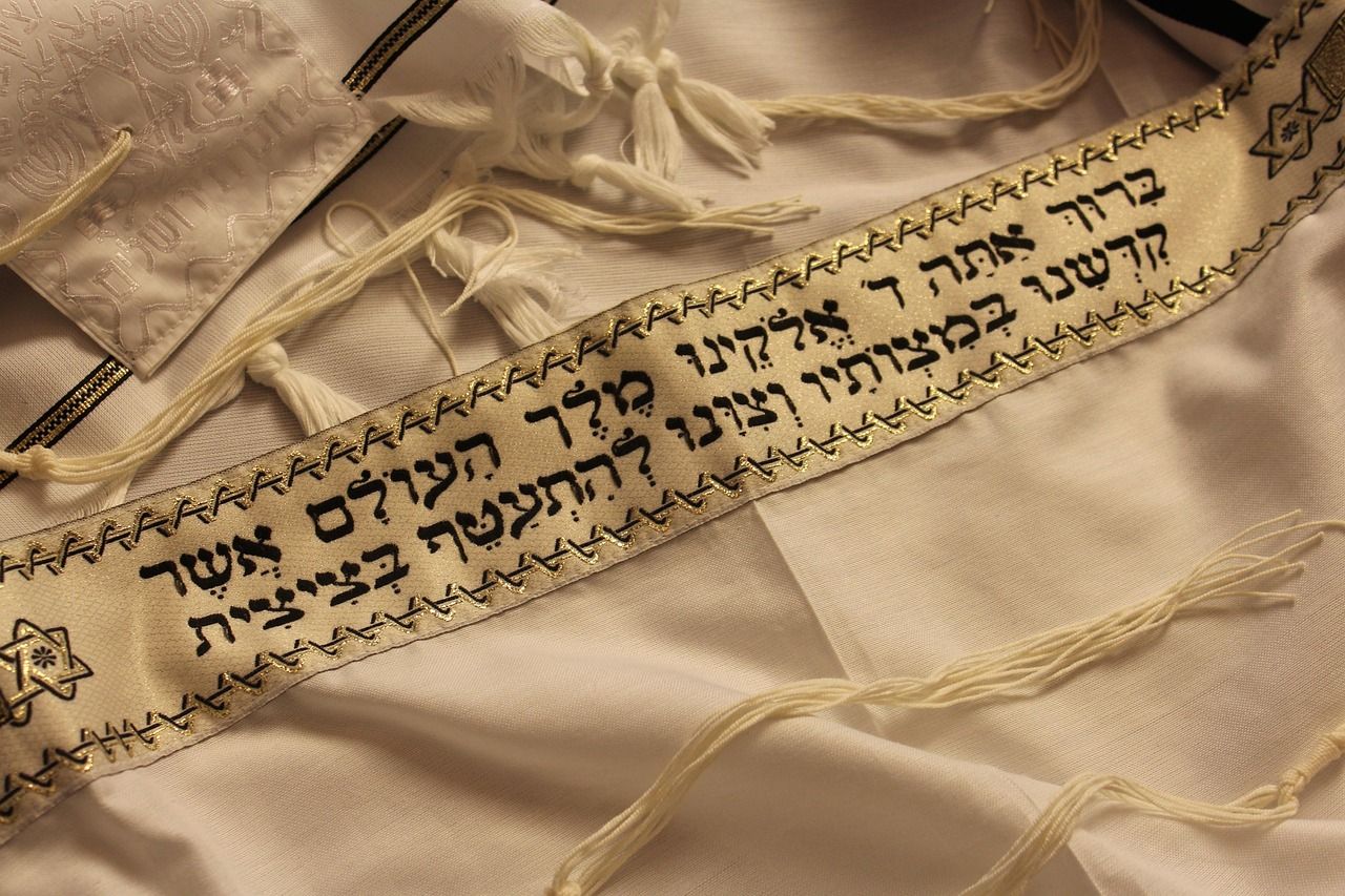 erkunden sie den jüdischen glauben: seine geschichte, traditionen und werte, die die spirituelle reise der jüdischen gemeinschaft prägen.
