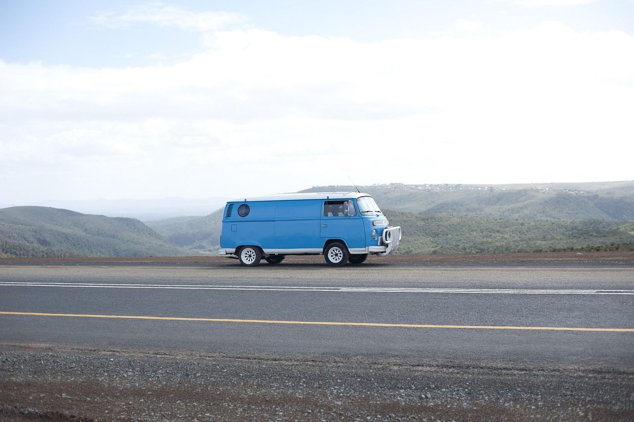 entdecken sie unsere vielseitigen campervans für unvergessliche roadtrips und abenteuer. komfortabel, flexibel und ideal für ihre reise in deutschland und europa.