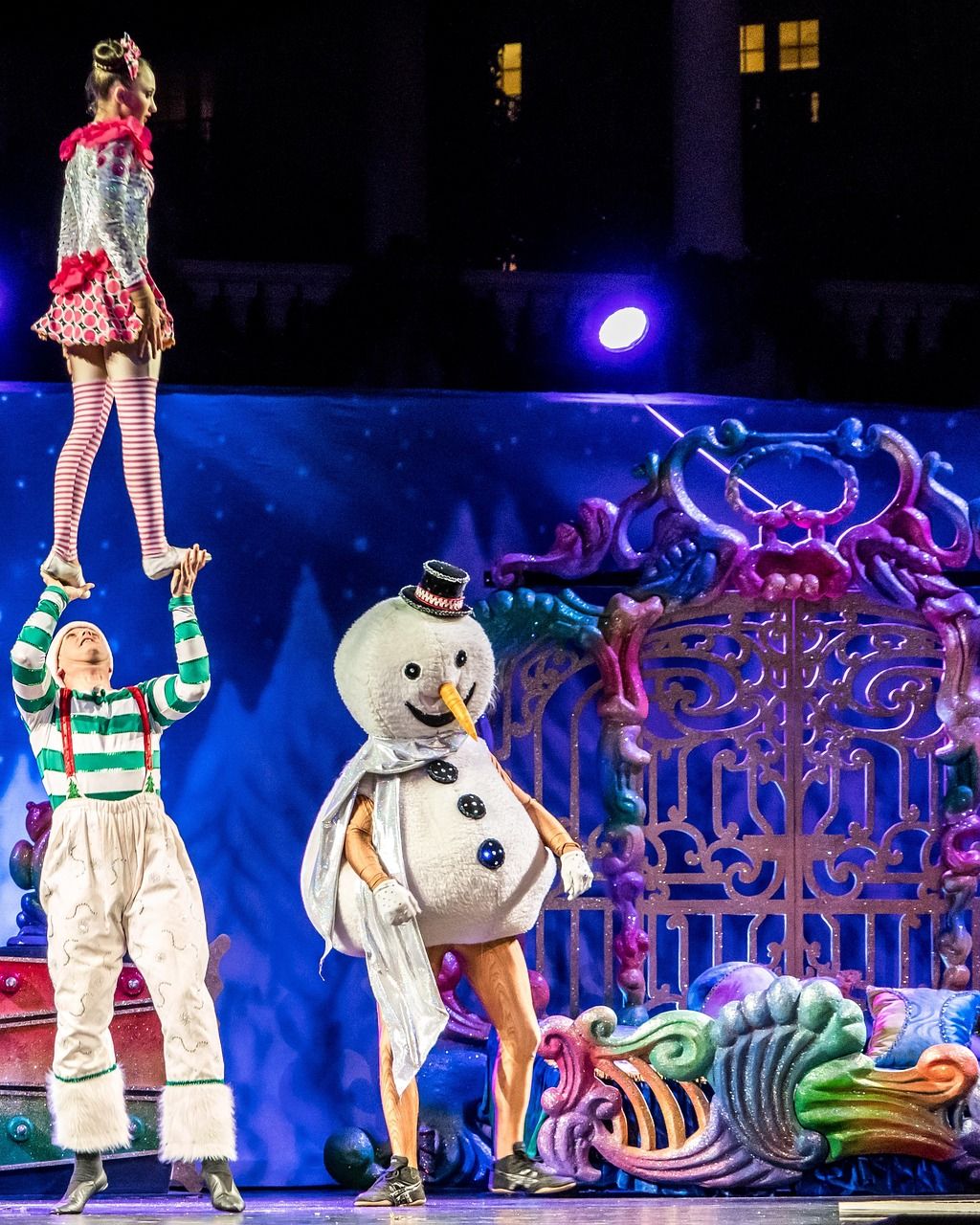 erleben sie die zauberhafte x-mas show mit festlicher musik, beeindruckenden darbietungen und froher weihnachtsstimmung für die ganze familie.