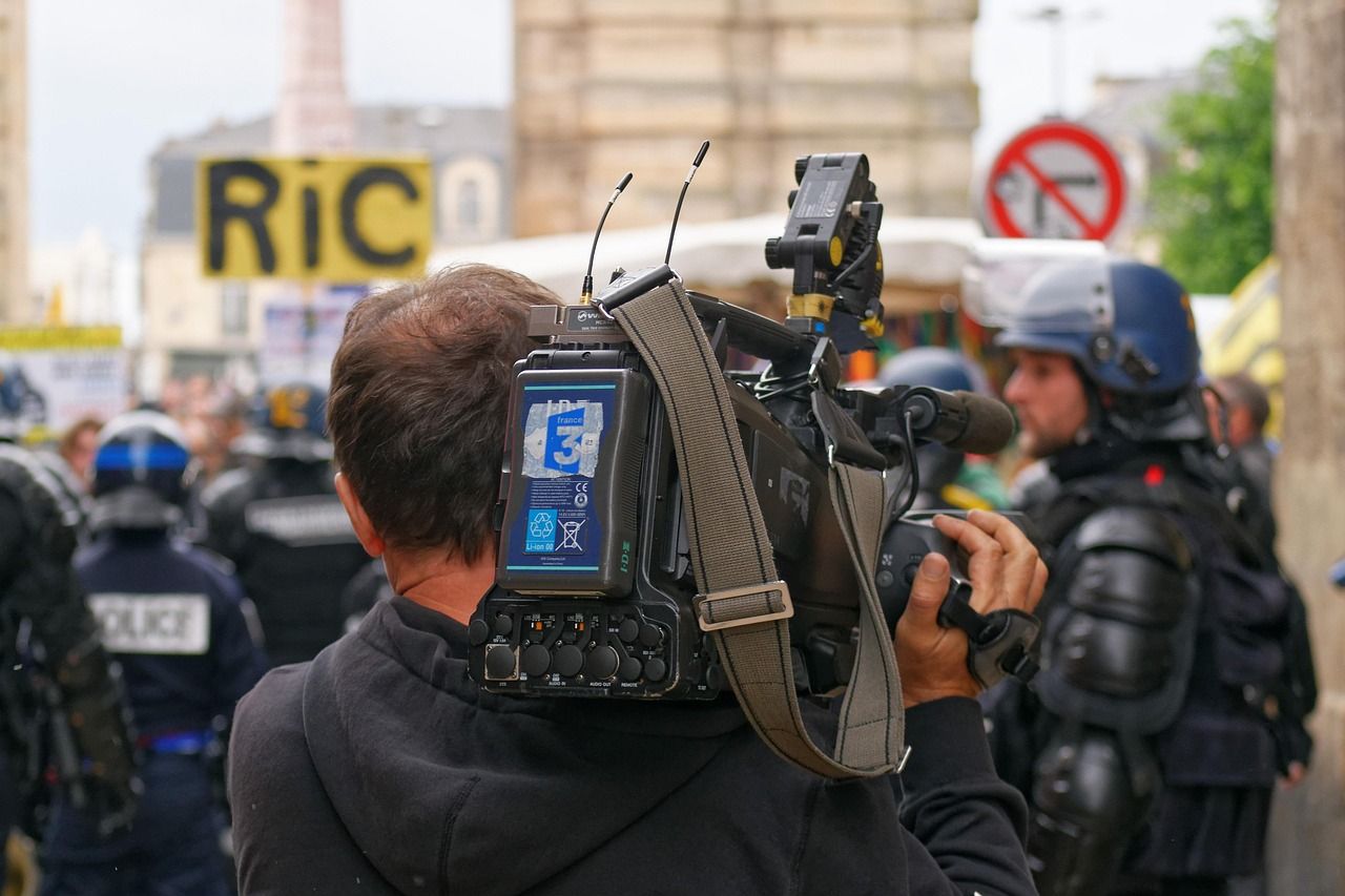 wissenschaftsjournalismus erklärt komplexe wissenschaftliche themen verständlich und macht forschungsergebnisse für die breite öffentlichkeit zugänglich.