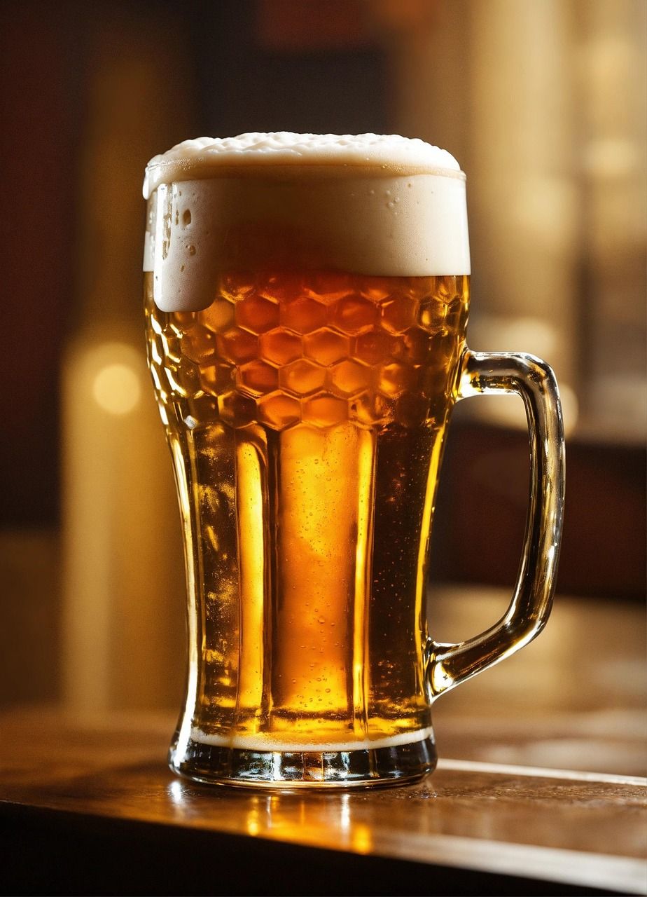 erleben sie das oktoberfest, das größte volksfest der welt, mit traditionellem bier, bayerischer musik und festlicher atmosphäre in münchen.