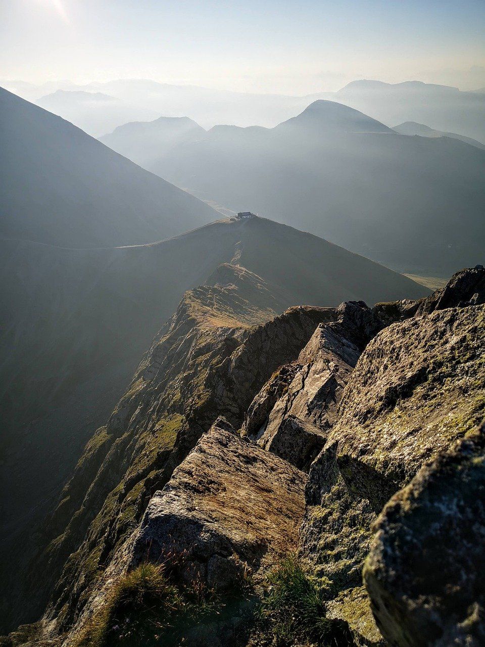 erleben sie die faszination des bergsteigens! entdecken sie atemberaubende landschaften, spannende abenteuer und unvergessliche gipfelerlebnisse. werden sie teil der bergsport-community und genießen sie die natur in ihrer schönsten form.