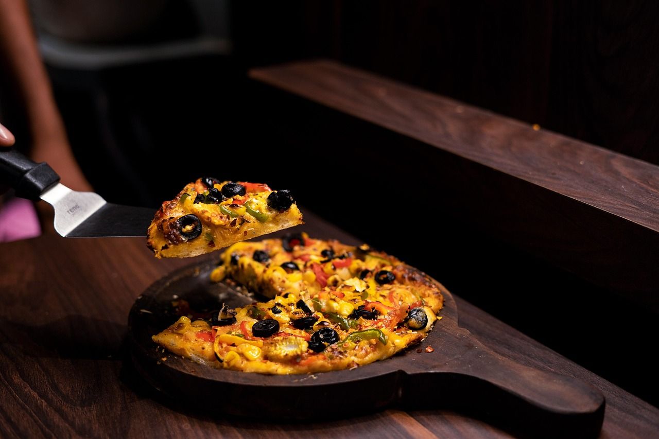 genießen sie leckere, frisch zubereitete pizza mit vielfältigen belägen – perfekt für jeden geschmack und jeden anlass.