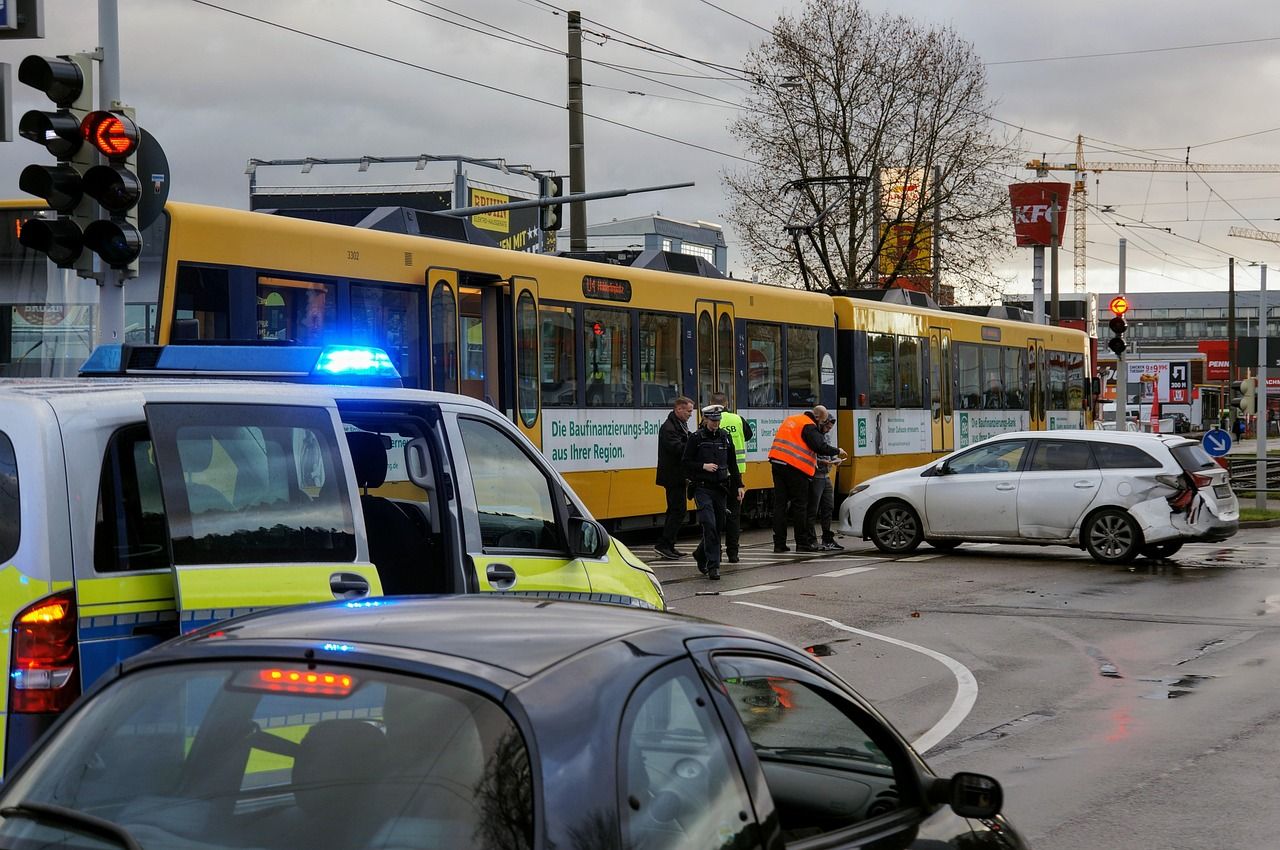 informationen und aktuelle neuigkeiten zu verkehrsunfällen, ursachen, prävention und sicherheitsmaßnahmen im straßenverkehr.