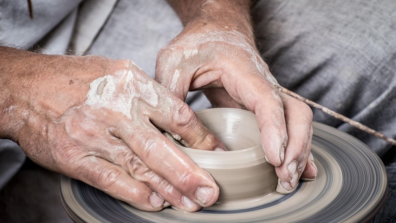 entdecken sie die kunst der töpferei: handgefertigte keramik, kreative techniken und inspirierende designs für ihr zuhause.