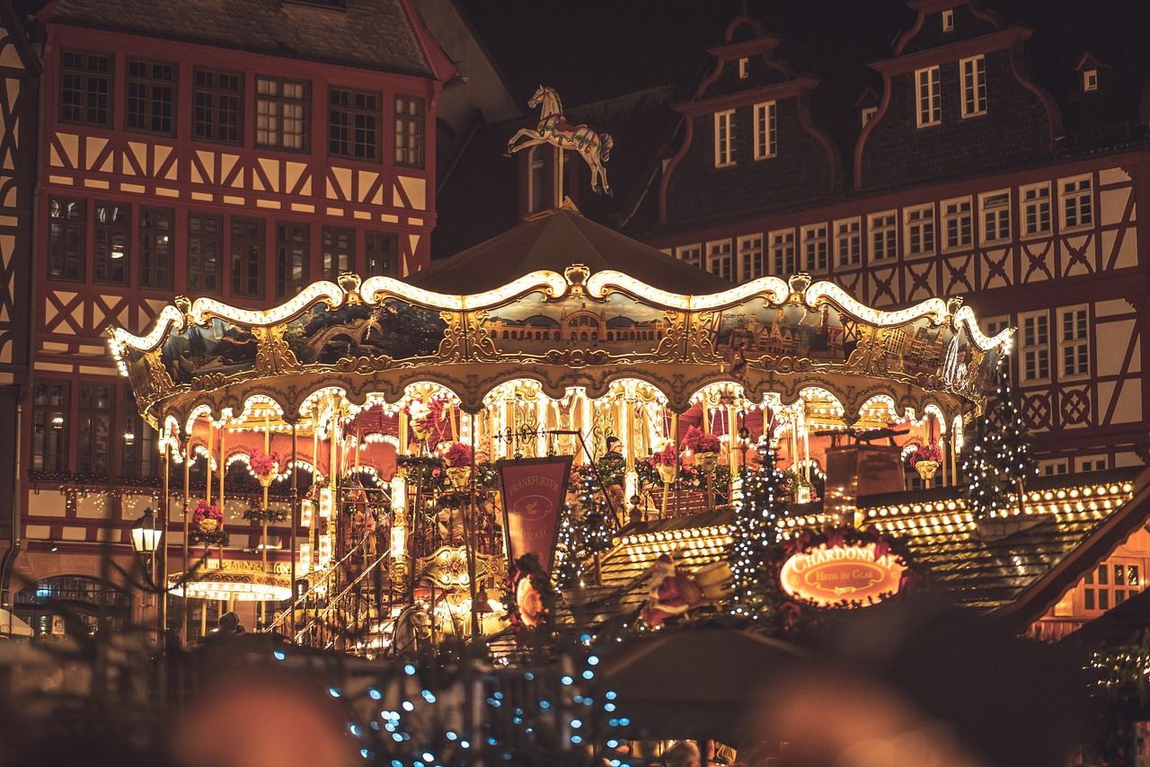 entdecken sie den zauberhaften christmas market mit festlichen ständen, traditionellen leckereien und einzigartigen geschenkideen – ein erlebnis für die ganze familie.
