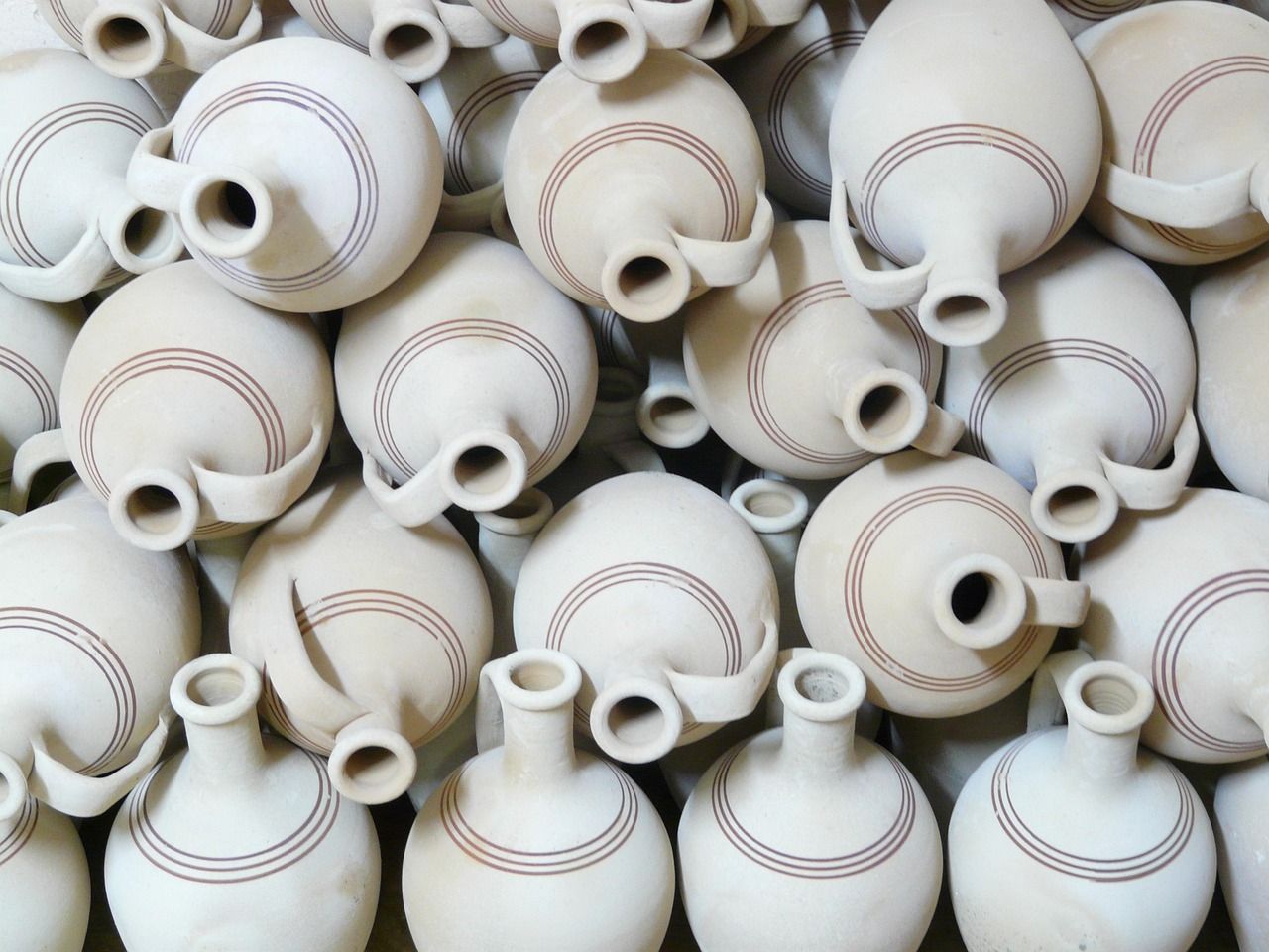 entdecken sie die kunst der töpferei: handgefertigte keramik, kreative designs und traditionelle techniken für einzigartige tonwaren.