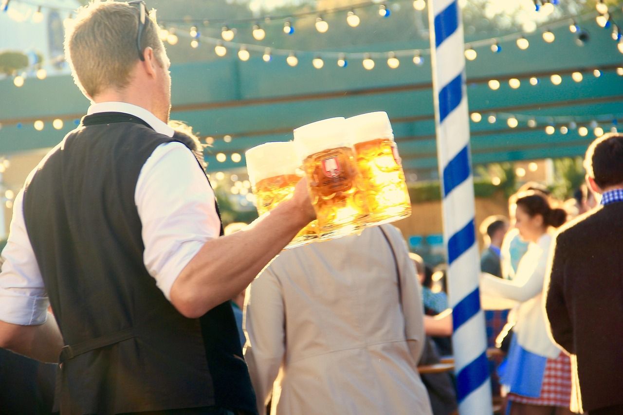 erleben sie das größte volksfest der welt! auf dem oktoberfest in münchen genießen sie bayerische biertradition, festliche trachten, leckere spezialitäten und fröhliche atmosphäre. das perfekte ziel für spaß, kultur und geselligkeit.