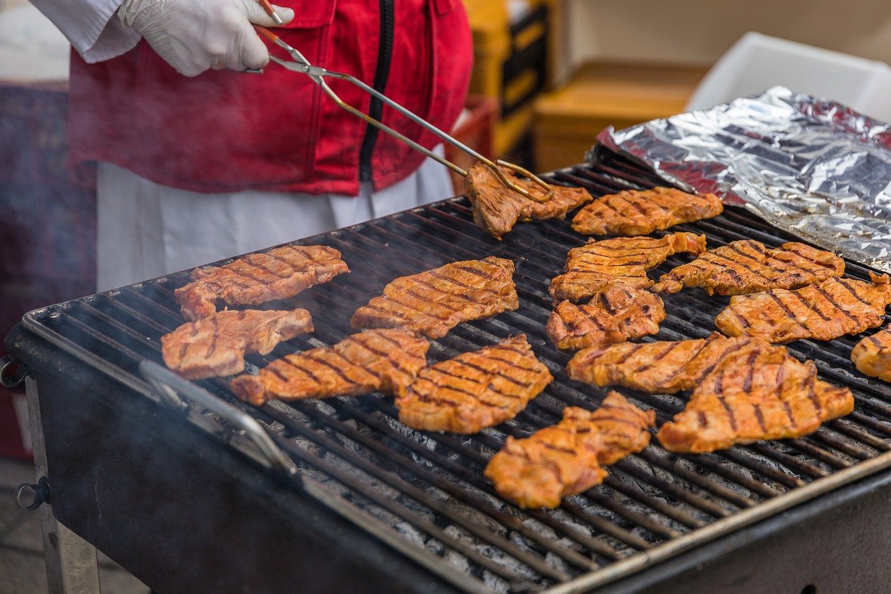 Wie man die perfekte Bratwurst grillt