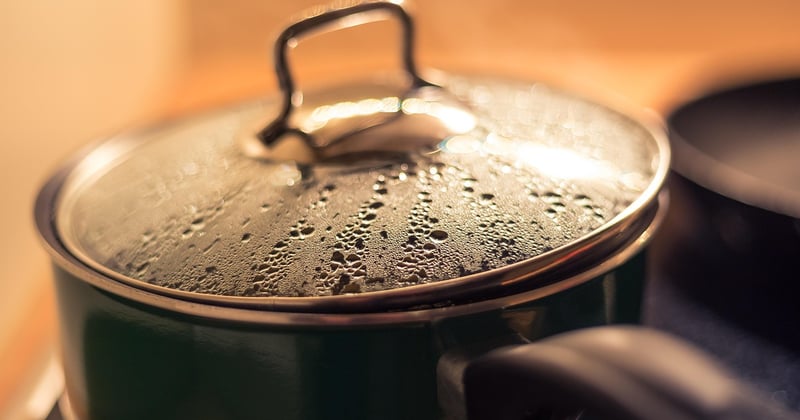Küche unter der Dachschräge: 15 clevere Ideen für kleine Räume