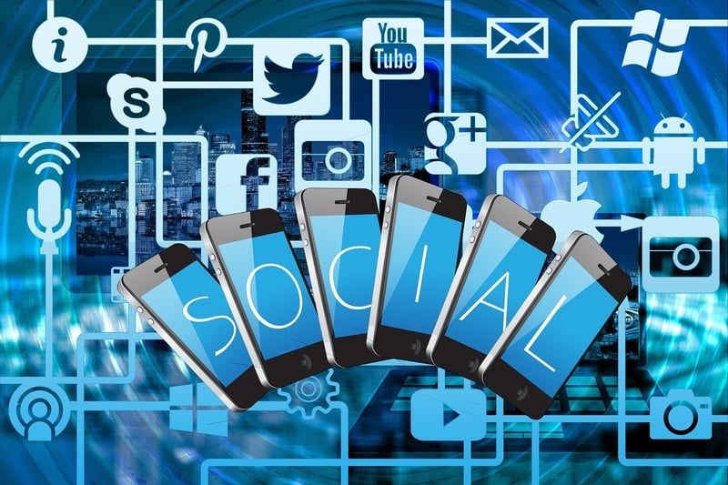 Künstlerische Unterstützung für Medienprojekte: Multimediadesign oder Printgestaltung an der DAZ