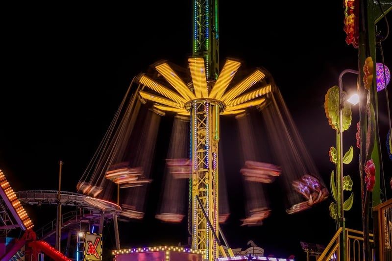Eröffnung eines neuen Freizeitparks und Einführung eines Fernzugs in Florida