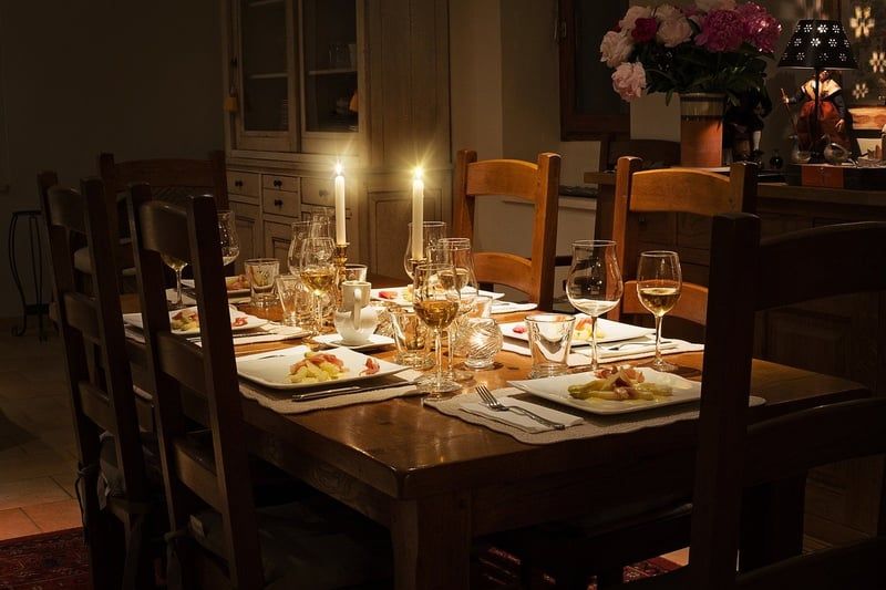 Wie plane ich ein festliches Dinner?