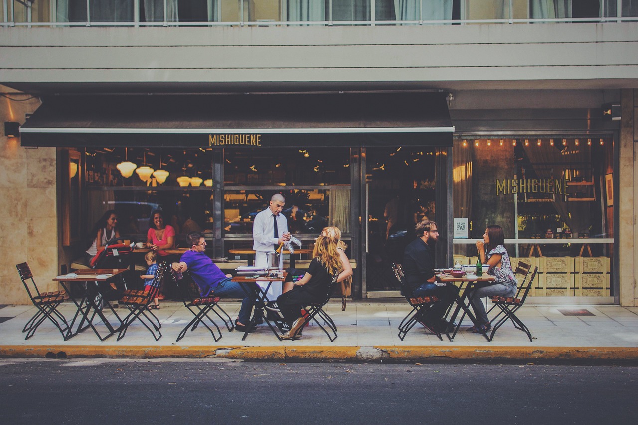 entdecken sie die freude des essens im freien mit unserem al fresco dining erlebnis. genießen sie kulinarische köstlichkeiten unter dem offenen himmel, umgeben von einer einladenden atmosphäre und frischer luft. perfekt für gesellige abende oder romantische dinner. lassen sie sich von unserer vielfältigen speisekarte und den liebevoll gestalteten außenbereichen begeistern.