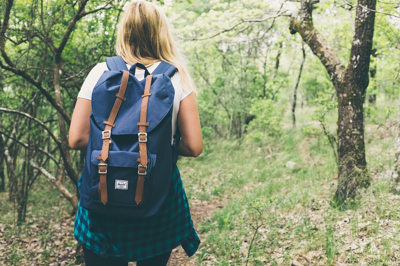 entdecken sie die besten backpacking-routen, die atemberaubende landschaften und unvergessliche abenteuer bieten. perfekt für abenteuerlustige und naturfreunde, die die freiheit des reisens zu fuß genießen möchten.