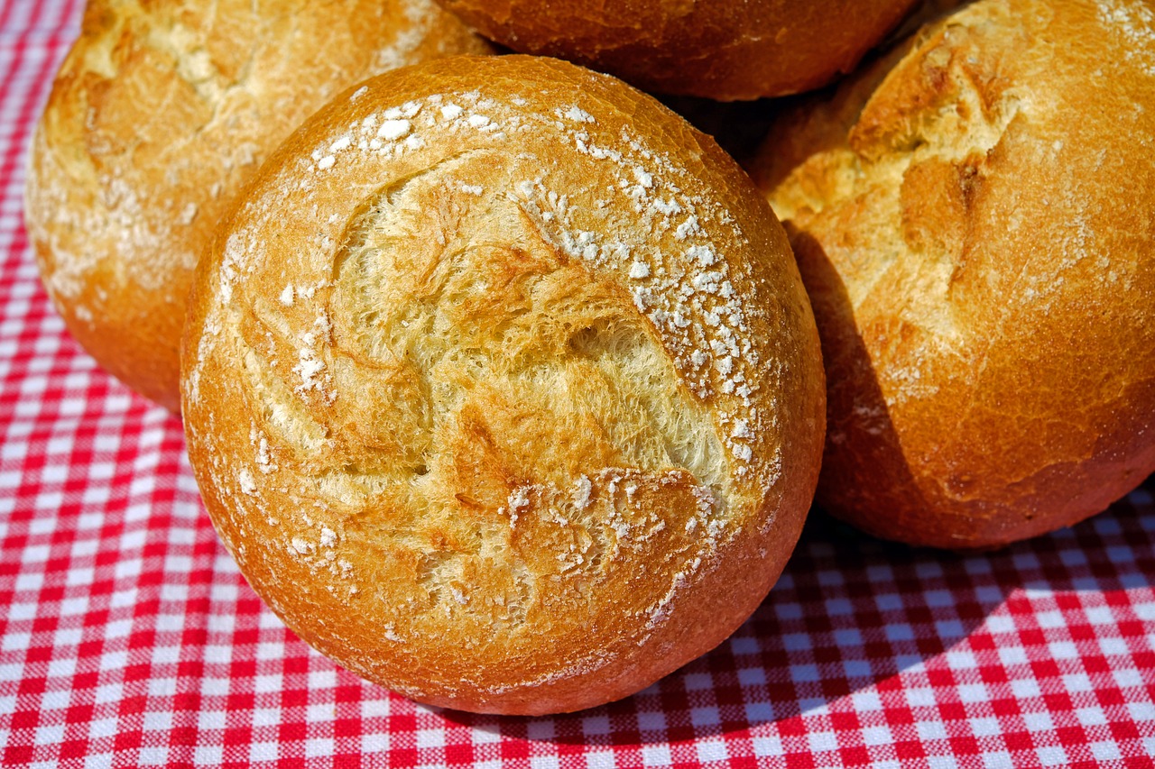 entdecken sie die kunst des brotbackens! lernen sie einfache rezepte, tipps und techniken, um luftiges und köstliches brot zu hause zu backen. perfekt für anfänger und erfahrene bäcker!