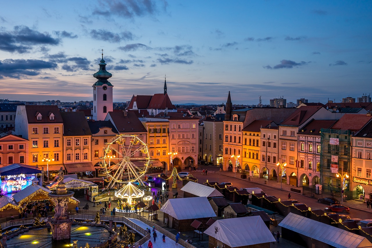 entdecken sie die zauberhafte atmosphäre der weihnachtsmärkte, wo festliche lichter, köstliche leckereien und handgefertigte geschenke auf sie warten. genießen sie die magie der feiertage mit familie und freunden!