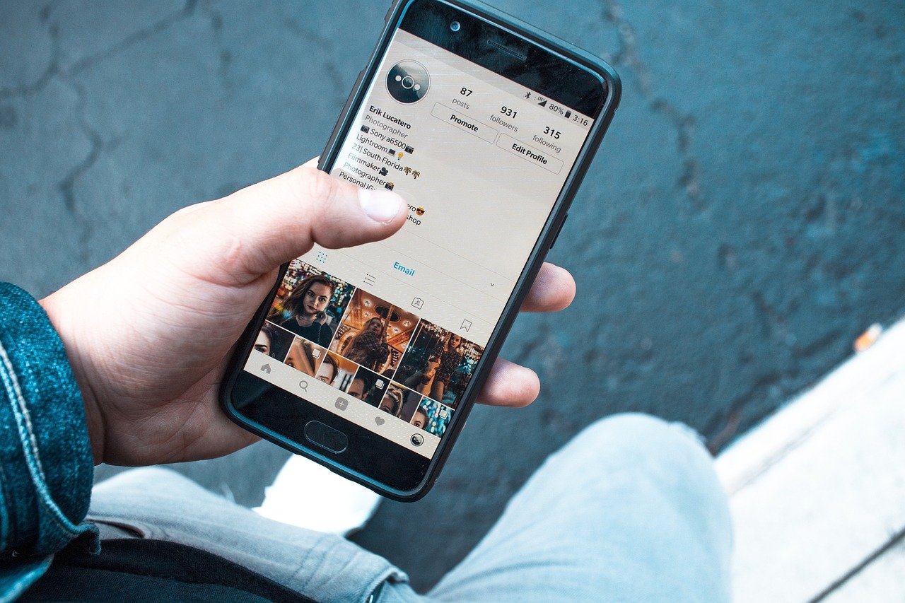entdecken sie die macht des social media influencer-marketings. erfahren sie, wie influencer markenstrategien stärken, zielgruppen erreichen und das engagement erhöhen können.