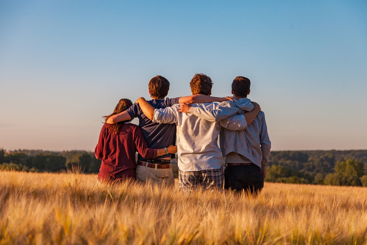 entdecken sie die bedeutung und die verschiedenen facetten der freundschaft. erfahren sie, wie freundschaften unser leben bereichern und welche werte sie für persönliche entwicklung und glück bringen können.