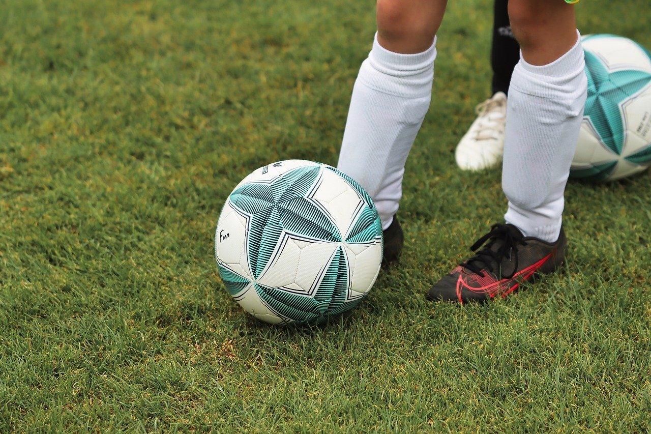 entdecken sie die faszinierende welt der fußballstars! erfahren sie mehr über die besten spieler, ihre beeindruckenden karrieren und die spannendsten momente auf dem spielfeld. bleiben sie auf dem laufenden über neuigkeiten, statistiken und geschichten, die die fußballgeschichte geprägt haben.