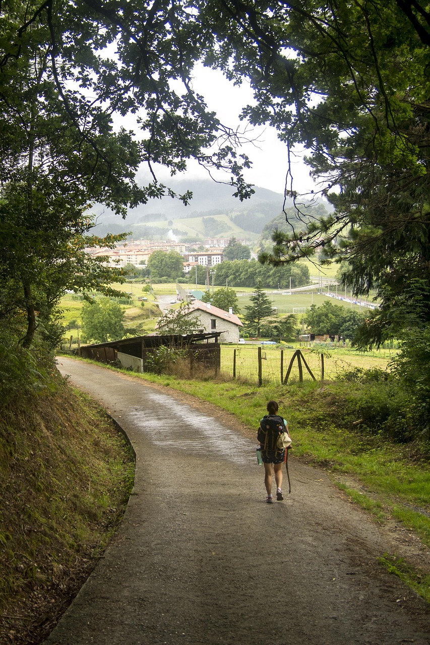 erleben sie das abenteuer des backpacking! entdecken sie atemberaubende landschaften, treffen sie neue menschen und erleben sie unvergessliche momente auf ihren reisen. ideal für abenteuerlustige und entdecker!