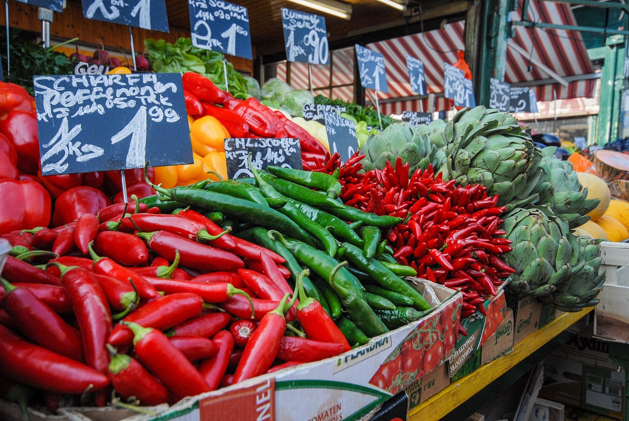 entdecken sie den naschmarkt in wien – ein lebendiger markt voller kulinarischer köstlichkeiten, frischer produkte und internationaler delikatessen. genießen sie die atmosphäre, probieren sie lokale spezialitäten und erleben sie die vielfalt der stände und restaurants. ein muss für feinschmecker und kulturinteressierte!