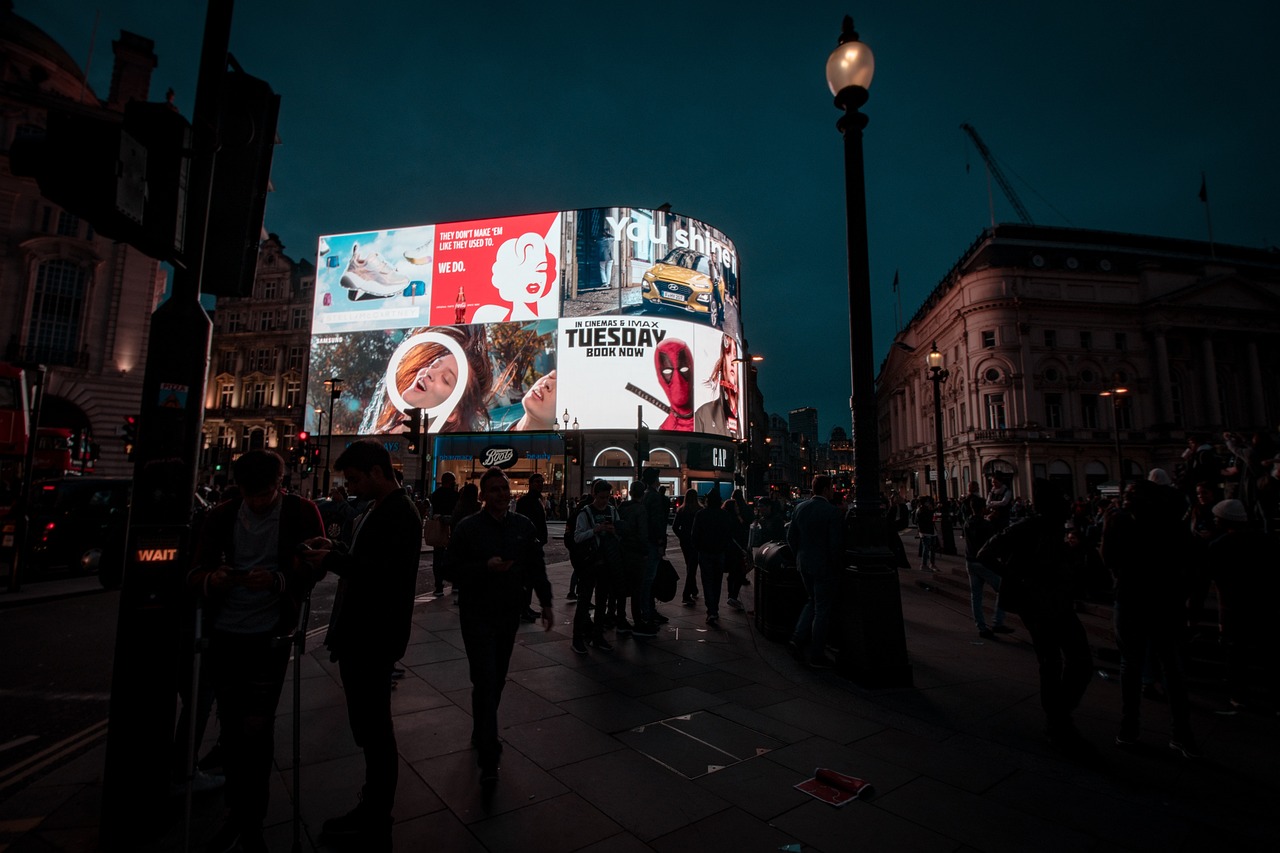 entdecken sie die faszinierende welt der werbung! erfahren sie mehr über kreative strategien, effektive kampagnen und die neuesten trends in der medienlandschaft.