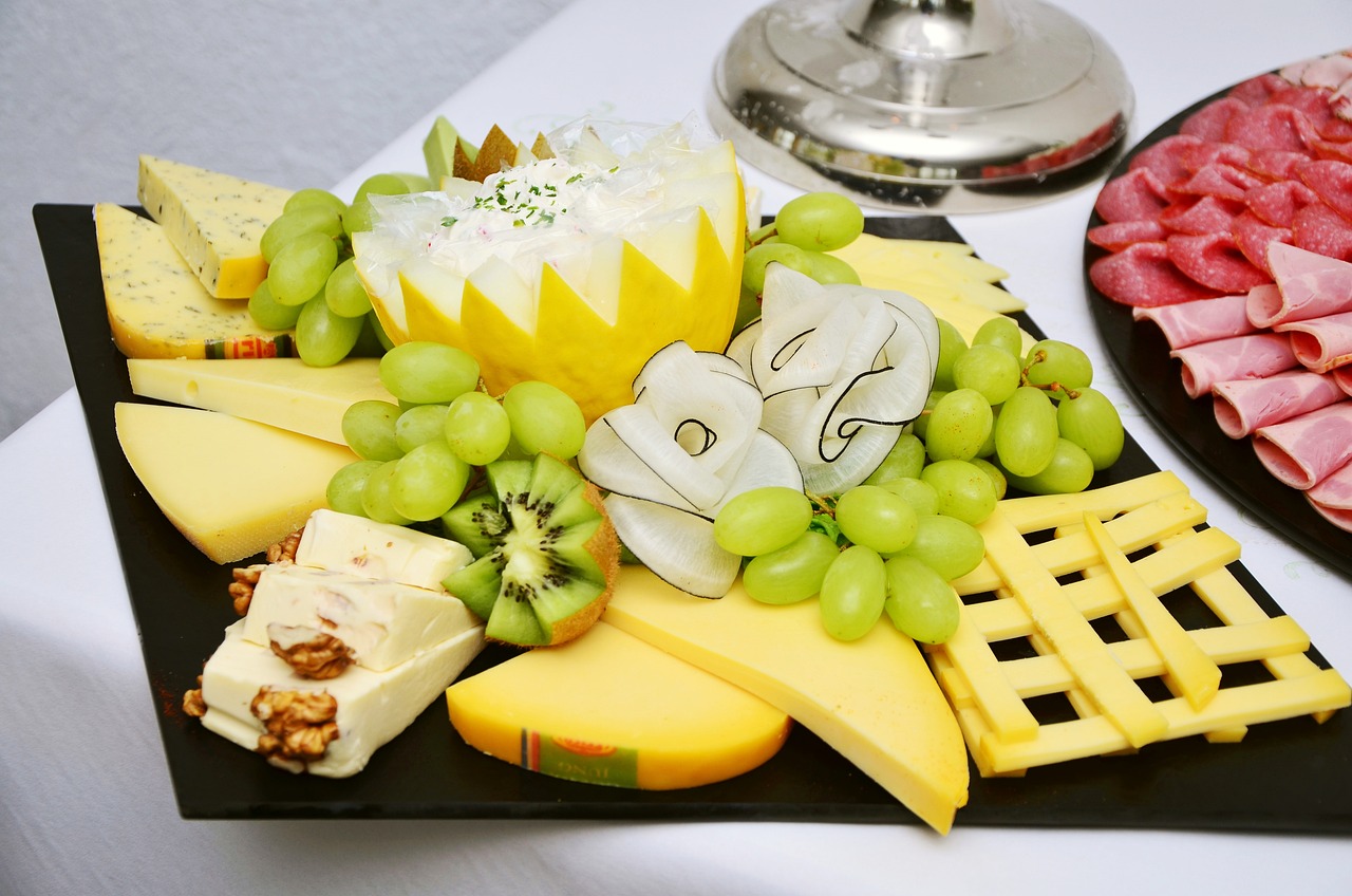 entdecken sie köstliche käseplatten für jeden anlass! perfekt für feiern, picknicks oder einfach als snack. wählen sie aus einer vielzahl von käsearten, begleitet von ausgewählten beilagen und eine stilvolle präsentation, die ihre gäste begeistern wird.