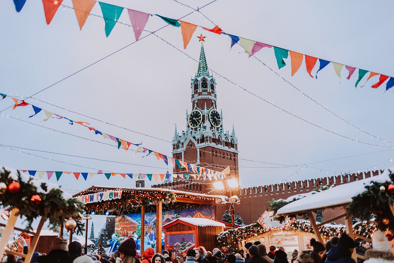 erleben sie die festliche atmosphäre des weihnachtsmarktes mit funkelnden lichtern, köstlichen leckereien und handgefertigten geschenken. tauchen sie ein in die traditionen und den zauber der weihnachtszeit.