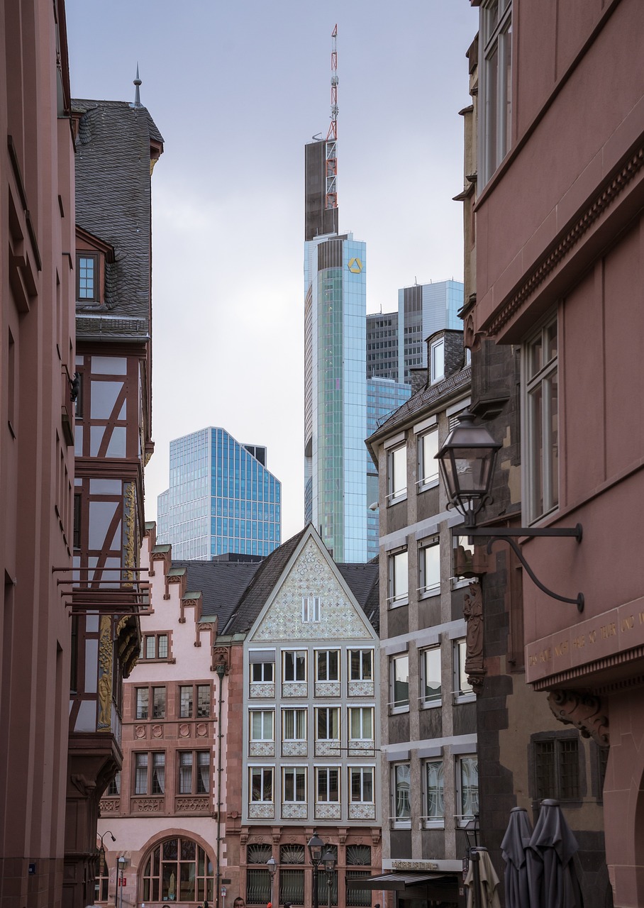 entdecken sie frankfurt, die pulsierende finanzmetropole deutschlands, bekannt für ihre beeindruckende skyline, kulturellen sehenswürdigkeiten und historische altstadt. erleben sie die vielfalt von museen, restaurants und aufregenden veranstaltungen in dieser dynamischen stadt.