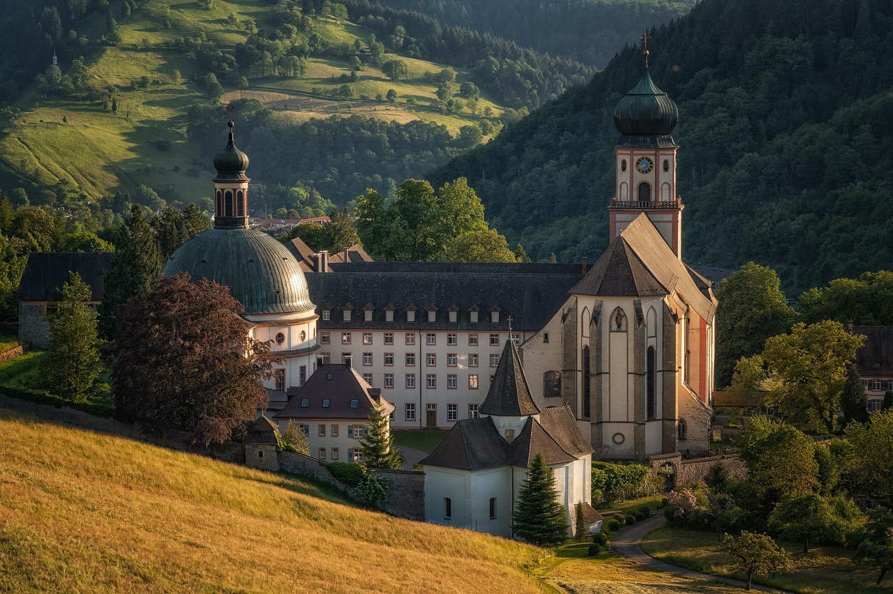 entdecken sie faszinierende historische reisen, die sie durch die zeit führen. erleben sie bedeutende ereignisse und persönlichkeiten, die die geschichte geprägt haben, und tauchen sie ein in die geschichten der vergangenheit.