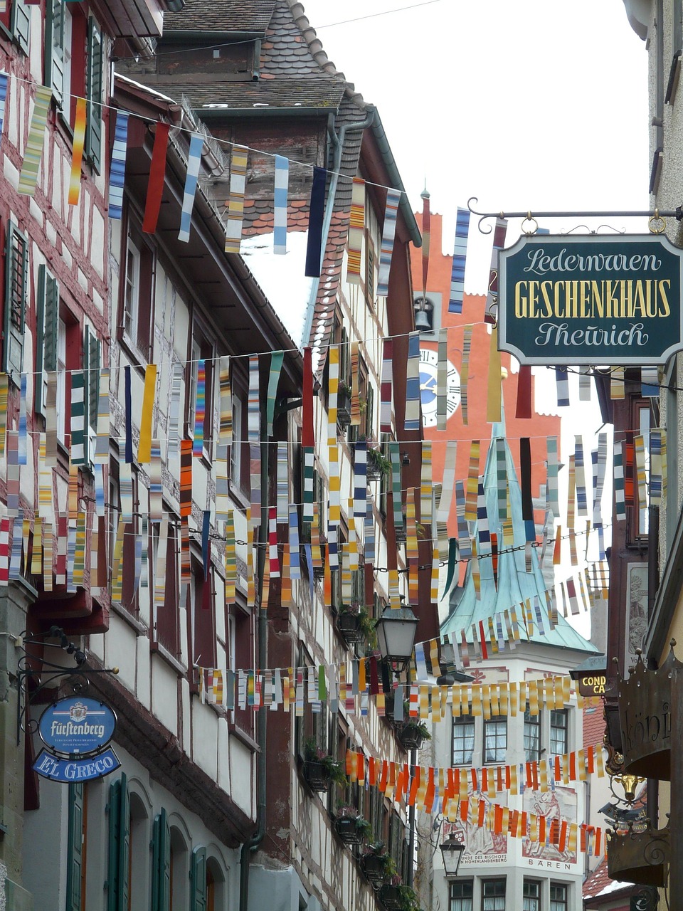 altweiberfastnacht ist der traditionelle höhepunkt des karnevals, gefeiert mit bunten kostümen, fröhlicher musik und ausgelassener stimmung. erleben sie die besten festumzüge und die unvergessliche atmosphäre dieses einzigartigen volksfestes!