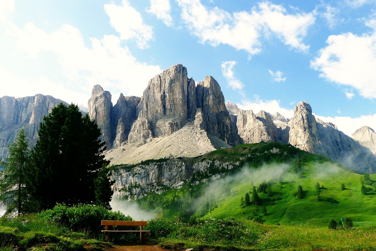 entdecken sie die atemberaubenden dolomiten – ein unesco-weltkulturerbe. genießen sie atemberaubende landschaften, erstklassige wanderungen und aufregende abenteuer in dieser einzigartigen bergregion. erleben sie unvergessliche momente in den dolomiten!