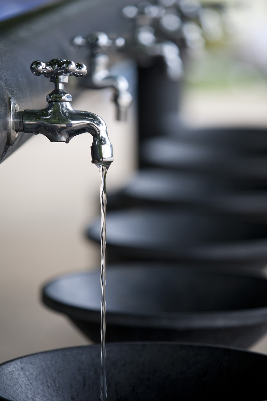 erfahren sie alles über trinkwasser: seine bedeutung für die gesundheit, die besten quellen und tipps zur wasseraufbereitung. bleiben sie hydratisiert und entscheiden sie sich für qualitativ hochwertiges wasser für ihr wohlbefinden.