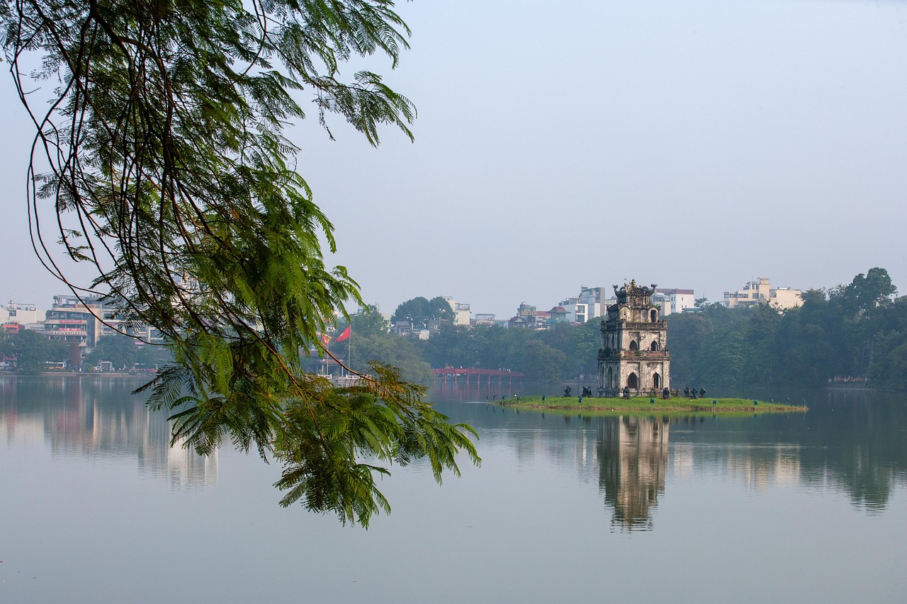 entdecken sie hanoi, die pulsierende hauptstadt vietnams, bekannt für ihre reiche geschichte, lebendigen märkte und köstliche küche. erleben sie die faszinierenden sehenswürdigkeiten, von der altstadt bis zum hoan-kiem-see, und tauchen sie ein in das kulturelle erbe dieser einzigartigen stadt.