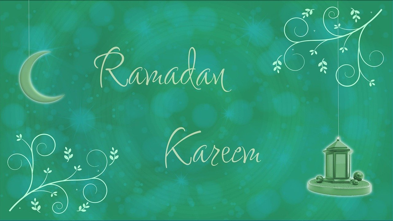 entdecken sie die bedeutung und die traditionen des ramadan. erfahren sie, wie dieser heilige monat das leben von millionen muslime weltweit prägt und welche rituale und bräuche während dieser zeit vollzogen werden.