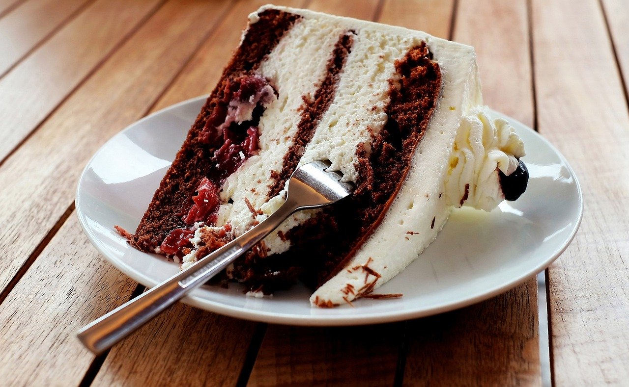 entdecken sie die faszinierende welt der cake art, wo kreativität und bäckerei aufeinandertreffen! von kunstvollen tortendesigns bis hin zu köstlichen rezepten – lassen sie sich inspirieren!